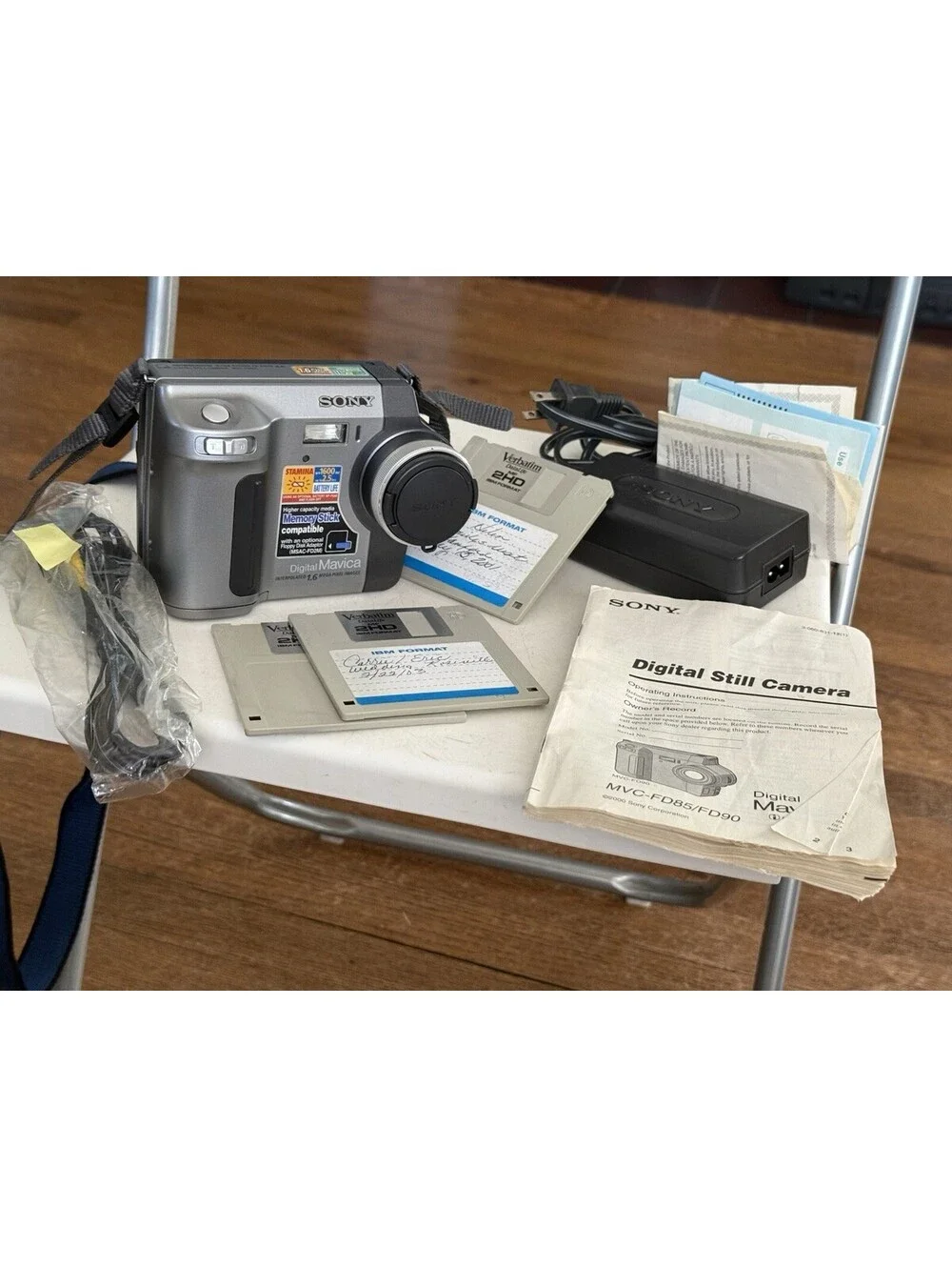 Sony Mavica MVC-FD90 1.6MP Digital Camera W/power Cord , Battery , Manual ( Read